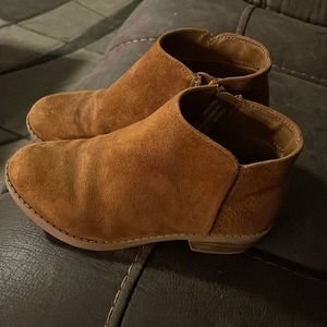 Girls tan ankle boots!